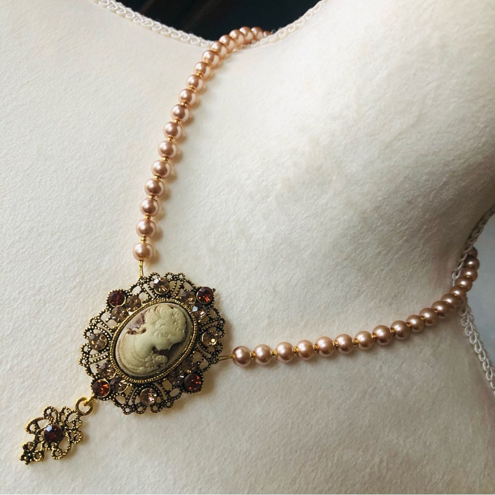 Handmade Handcrafted repurpose victorian lady cameo Pearl necklace Size ONE SIZE - 1 Thumbnail