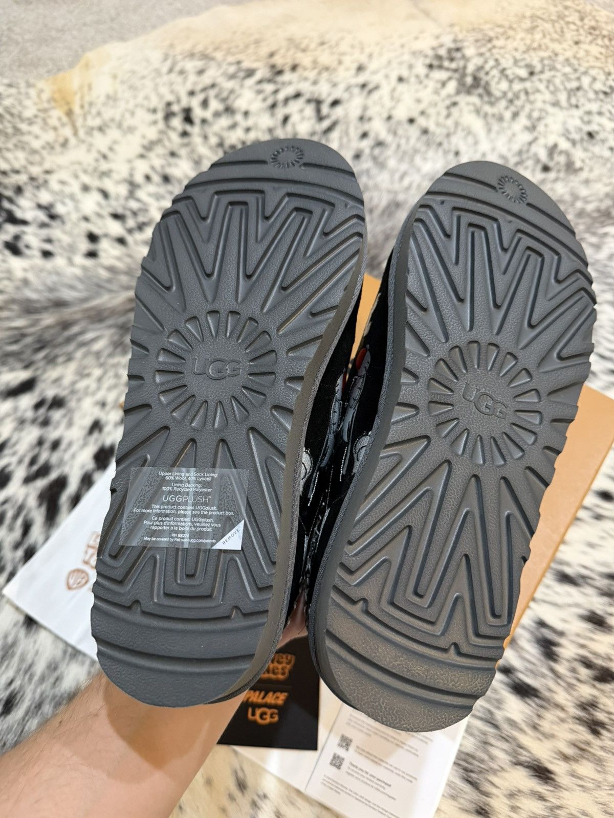 Ugg 2025 Palace x Looney Tunes x Ugg Tasman Size US 9 / EU 42 - 6 Thumbnail