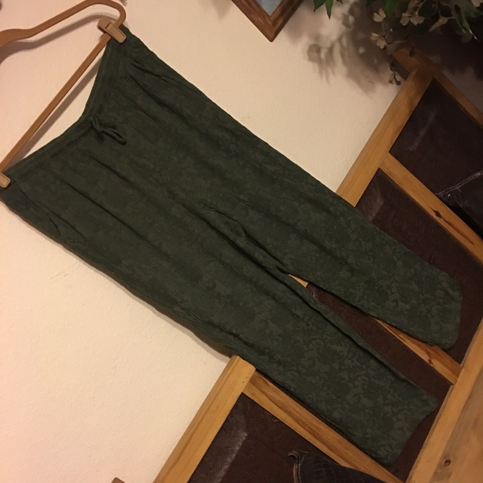 Other Erin London Green Textured crinkled pants XL Size 33" - 1 Thumbnail