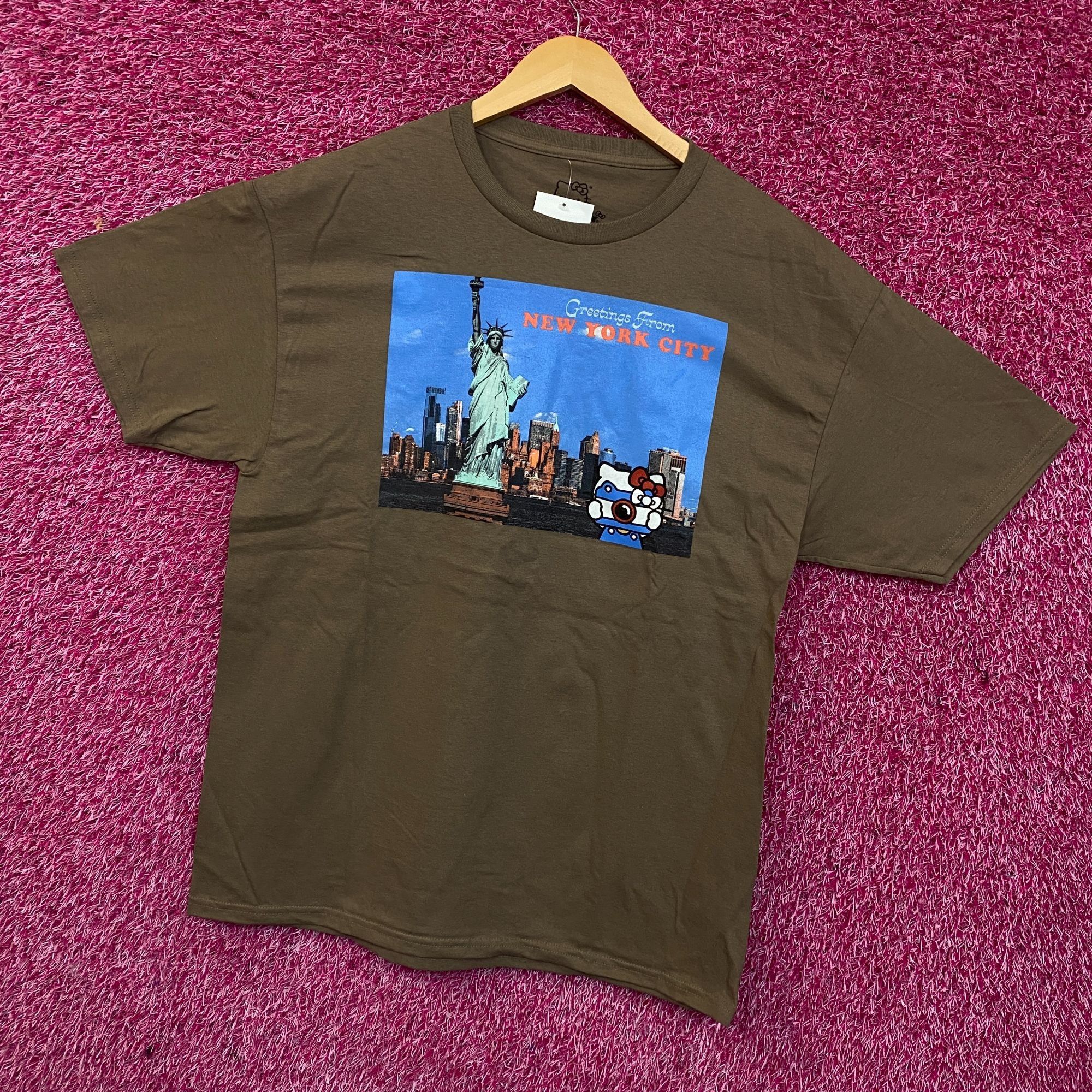Disney Sanrio Hello Kitty "Greetings From New York City" Graphic T- Size US M / EU 48-50 / 2 - 2 Thumbnail