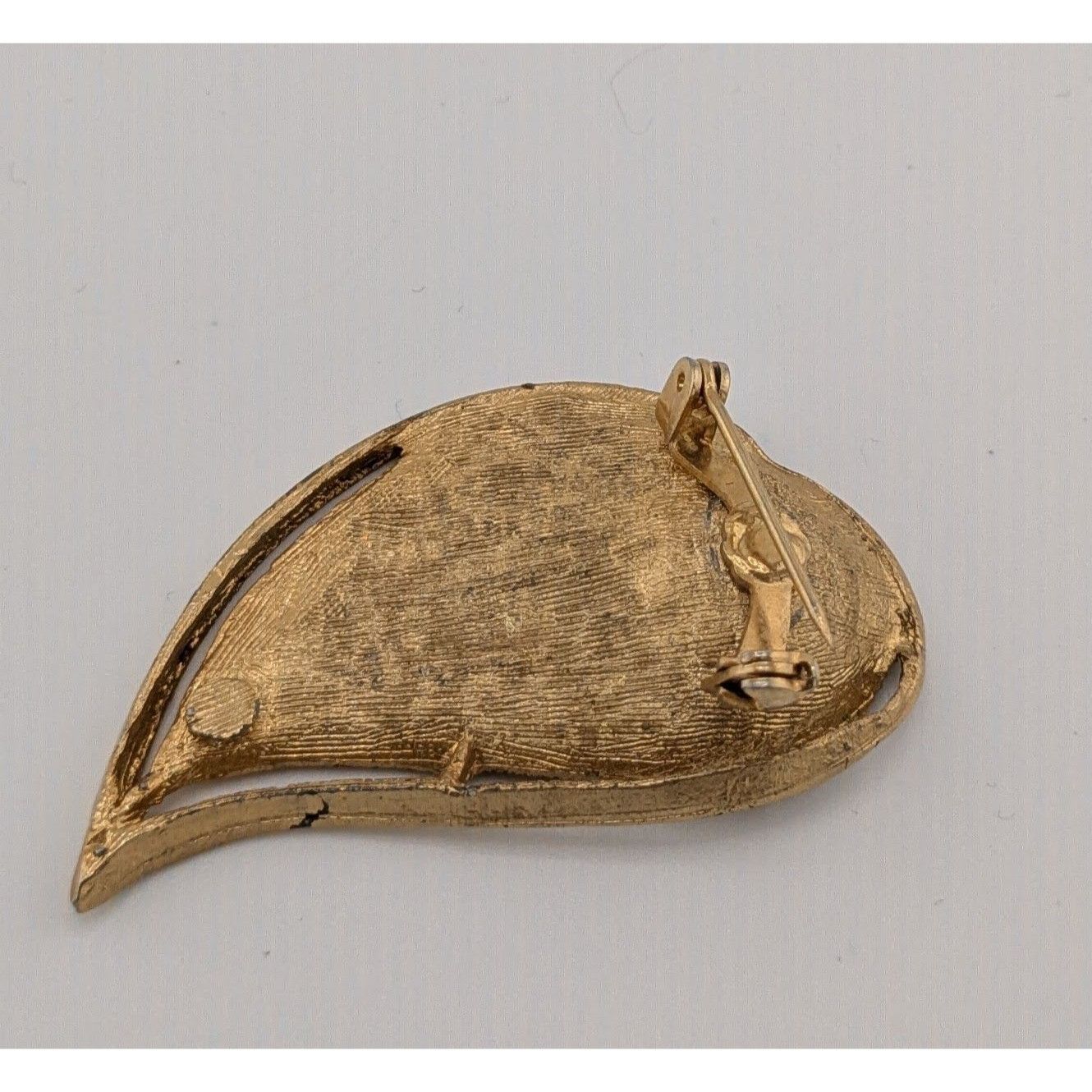 Other Vintage Gold Tone Textured Leaf Brooch With Faux Pearl Accen Size ONE SIZE - 6 Thumbnail