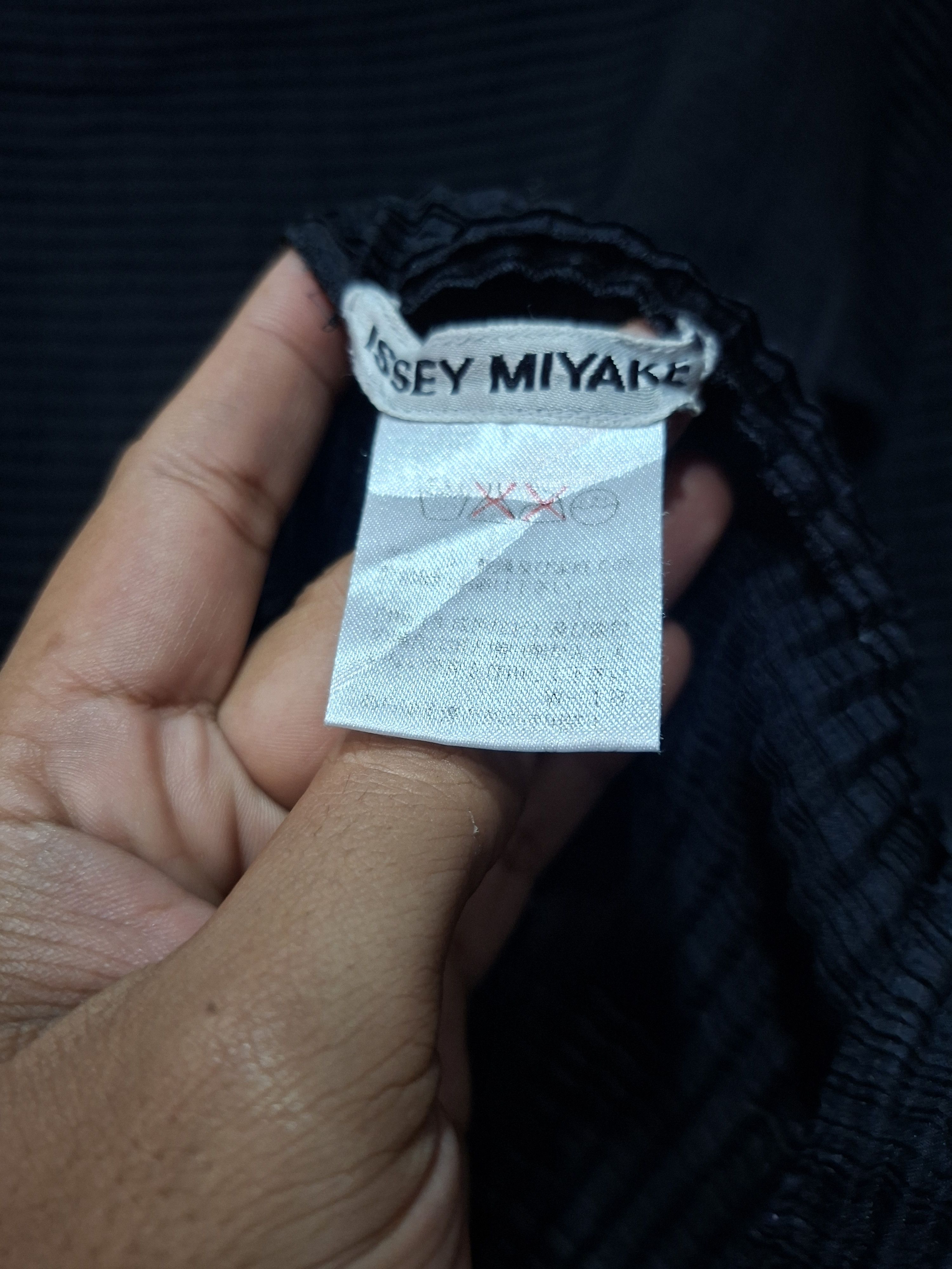 Issey Miyake ISSEY MIYAKE HIGH NECK PLEATED LONGSLEEVE Size M / US 6-8 / IT 42-44 - 6 Thumbnail