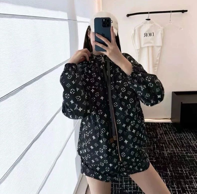 Louis Vuitton Louis Vuitton Black and grey logo full print hooded zipper Size XS / US 0-2 / IT 36-38 - 9 Thumbnail