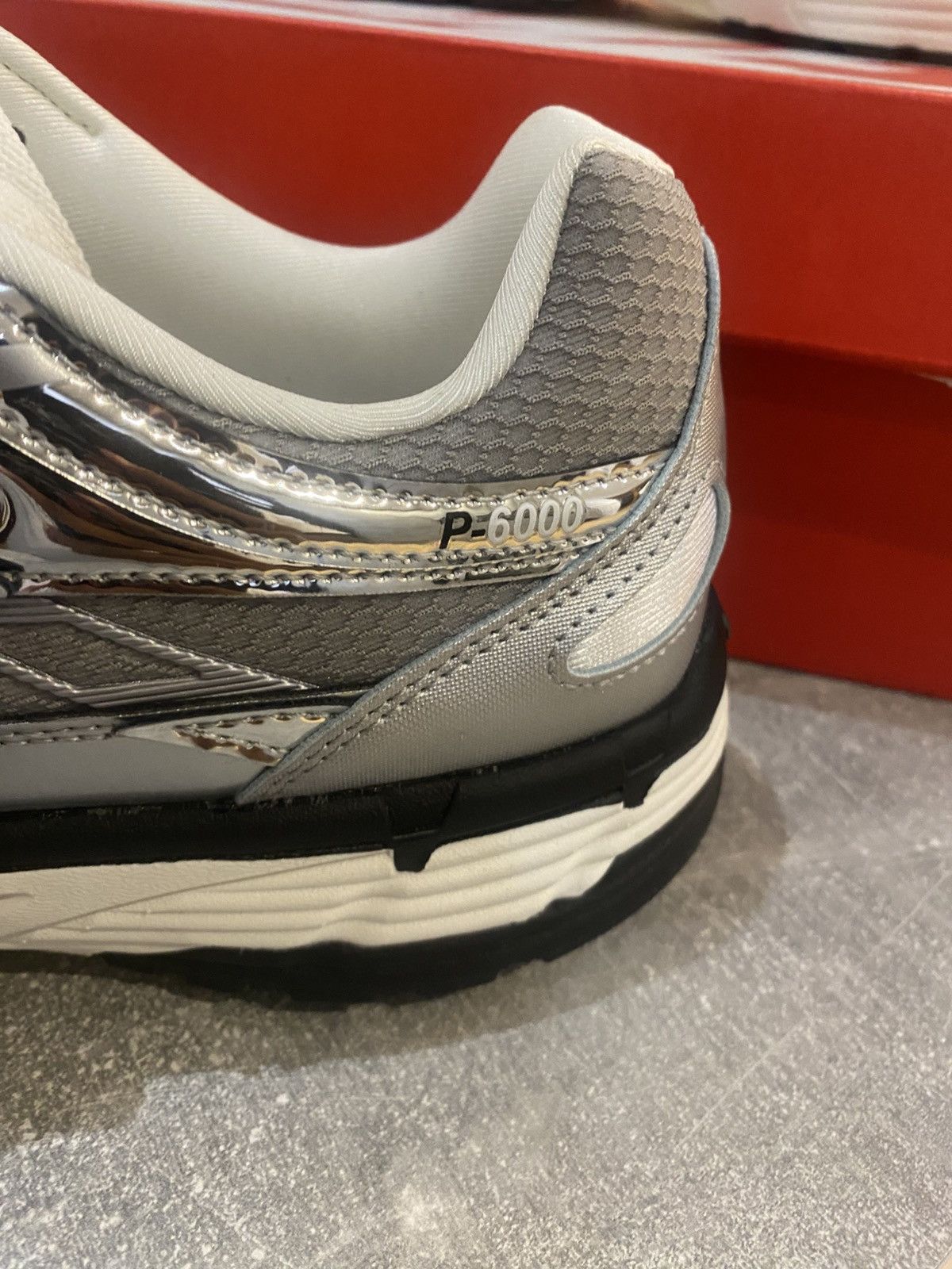Nike Nike P6000 Metallic Silver Size US 10 / EU 43 - 12 Thumbnail