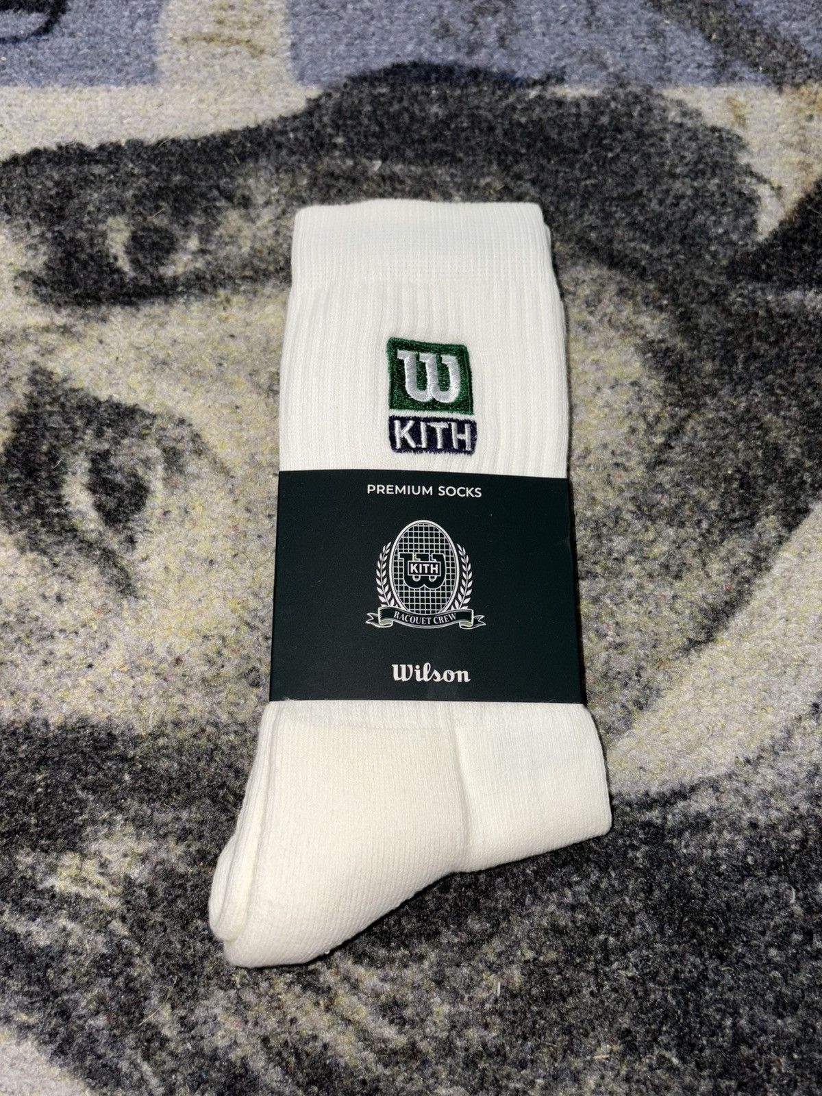Kith × Ronnie Fieg × Wilson Kith x Wilson Logo Crew Socks Size ONE SIZE - 1 Thumbnail