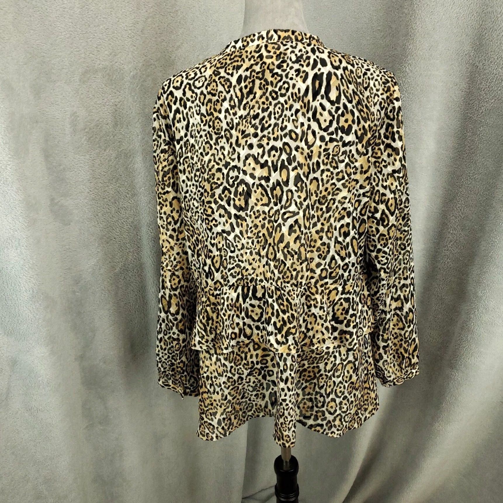 Vintage Chicos Blouse Womens Large Leopard Jaguar Animal Print Ruffled Hidden Button Up Size L / US 10 / IT 46 - 3 Thumbnail
