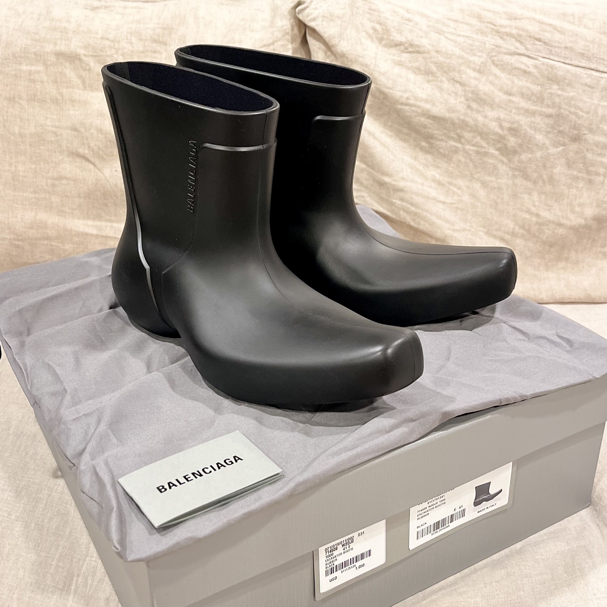$1050 Balenciaga Excavator Ankle Boot, Black, Size 41