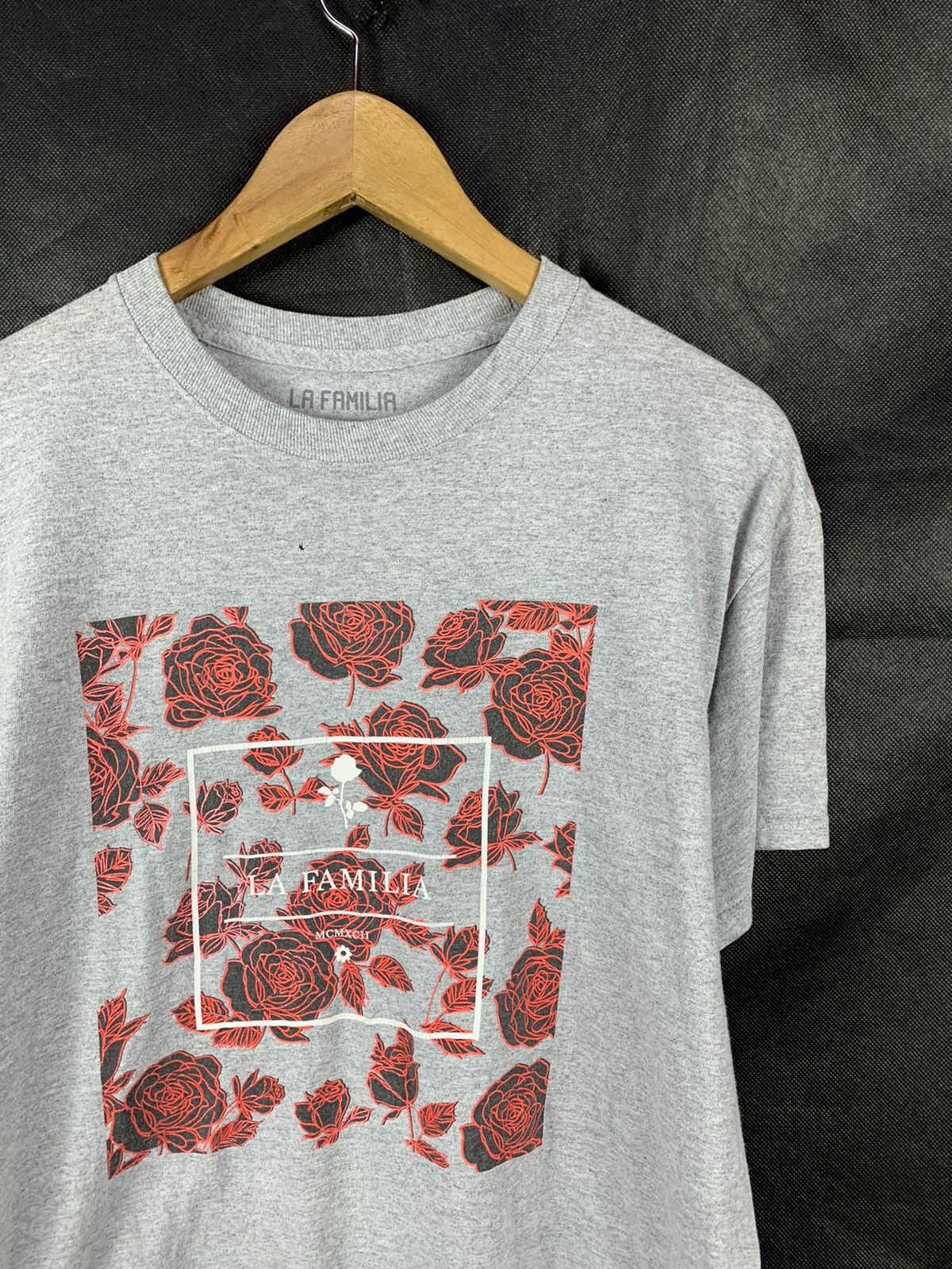 Rap Tees Steals! La Familia Hip Hop Streetwear Culture Logo Tee Size US M / EU 48-50 / 2 - 3 Thumbnail