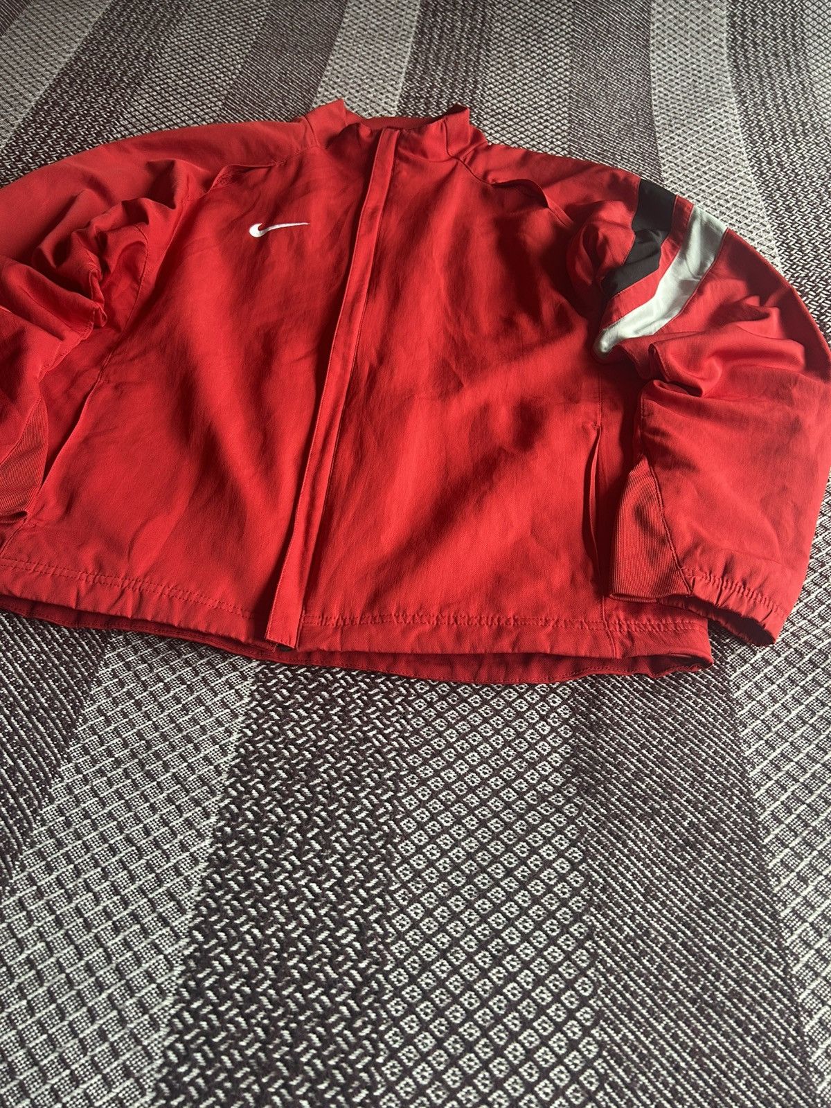 Vintage Vintage Nike Track Jacket Sports Style Red Streetwear SZ L Size US L / EU 52-54 / 3 - 5 Thumbnail