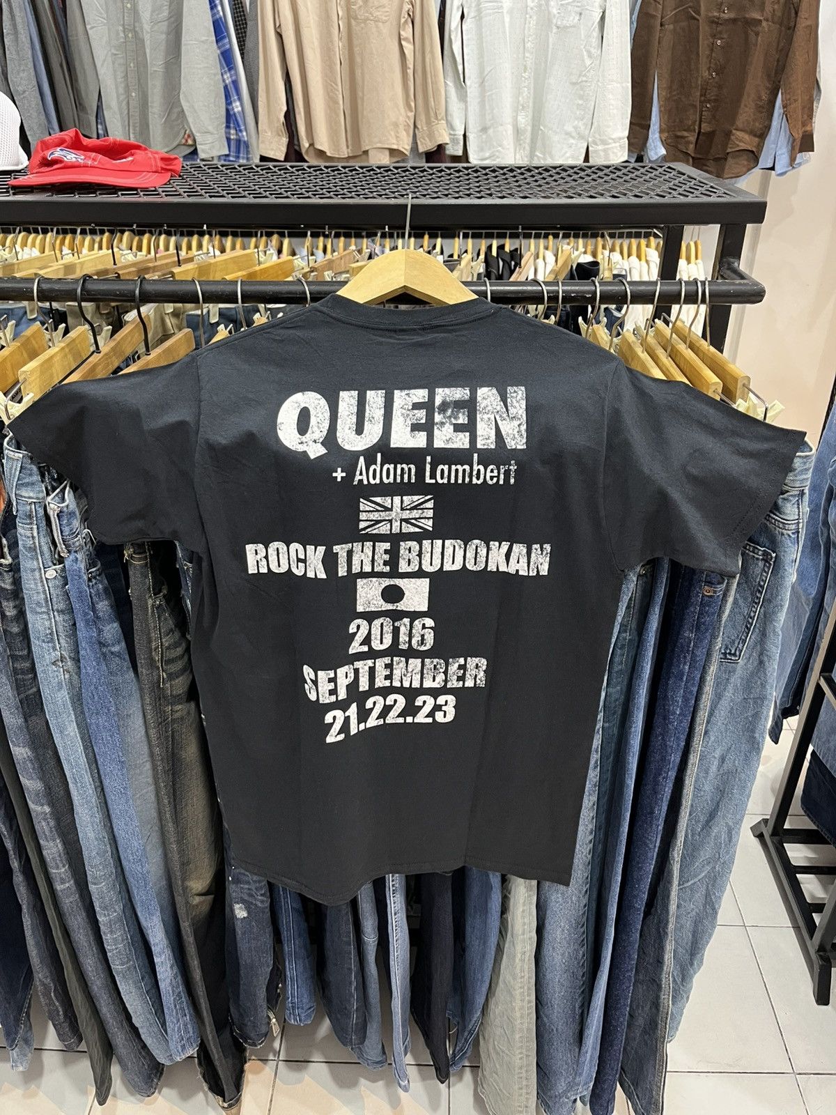 Band Tees Queen Rock The Budokan 2016 Tee Size US M / EU 48-50 / 2 - 4 Thumbnail