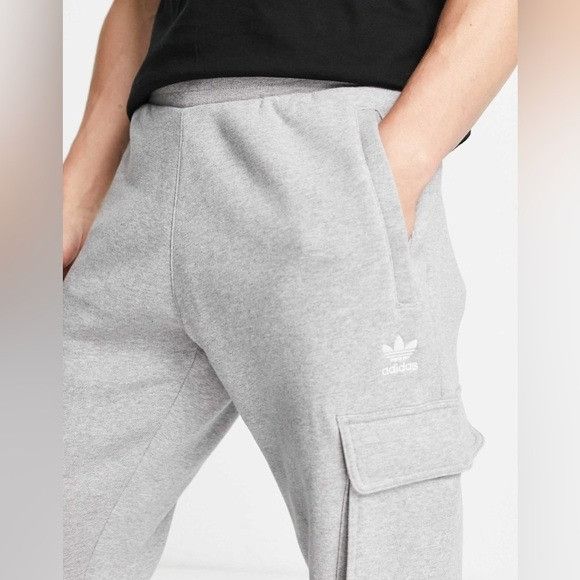 Adidas NWT ADIDAS LIGHT GRAY SLIM FIT CARGO STRAIGHT LEG SWEATPANTS Size US 30 / EU 46 - 1 Thumbnail