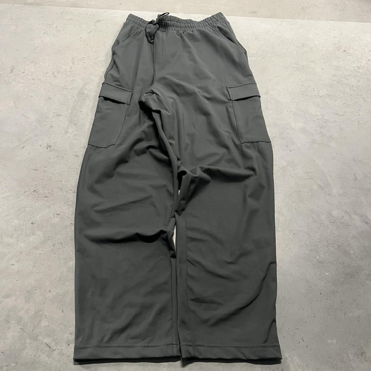 Vintage Vintage Y2K/2000s Grey Cargo Sweatpants with adjustable waistbands and pockets! Size US 38 / EU 54 - 2 Thumbnail