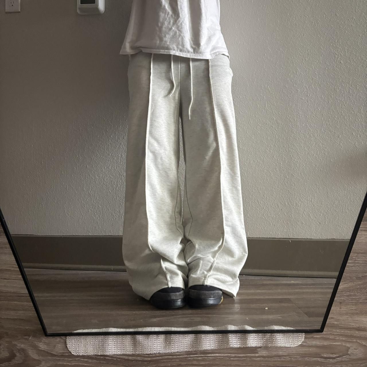 Vintage Crazy Vintage Y2K/2000s Baggy Light Grey Streetwear Sweatpants! Fits S Size US 28 / EU 44 - 1 Thumbnail