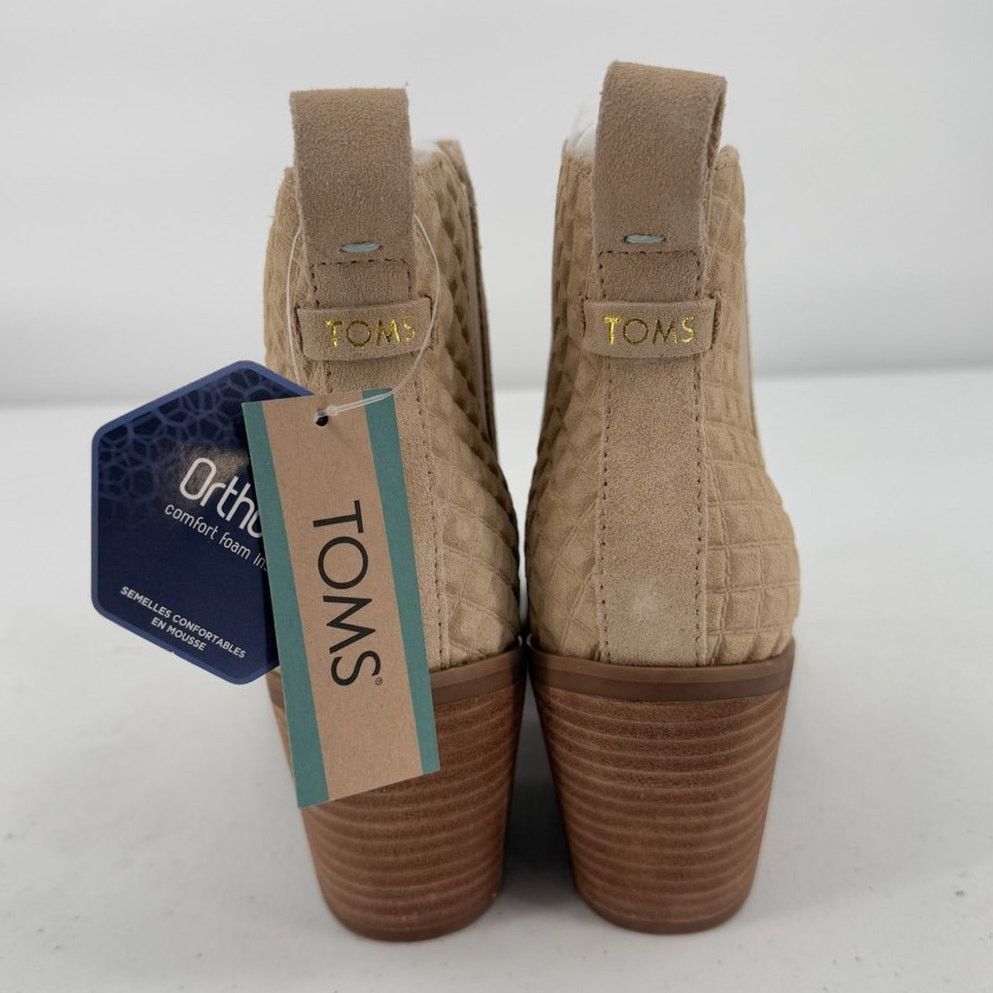 Toms NWT TOMS Everly Oatmeal Suede Embossed Waffle Chelsea Boots Size US 8.5 / IT 38.5 - 2 Thumbnail
