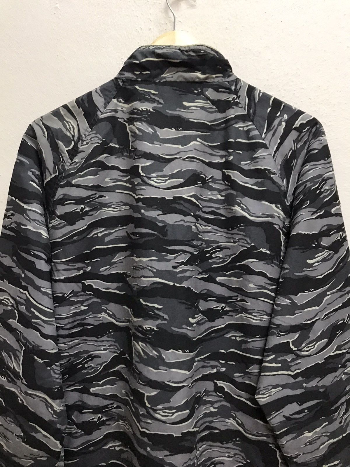 Japanese Brand × Vintage Vintage Cross Fader Riversible Tiger Stripe Camo Jacket Size US L / EU 52-54 / 3 - 19 Thumbnail