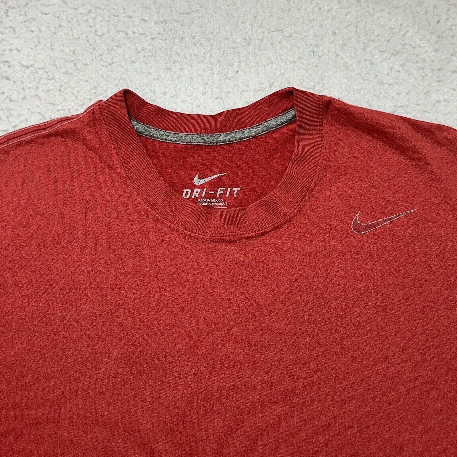 Nike Nike Dri Fit Medium Red Athletic T Shirt Swoosh Logo Size US M / EU 48-50 / 2 - 2 Thumbnail