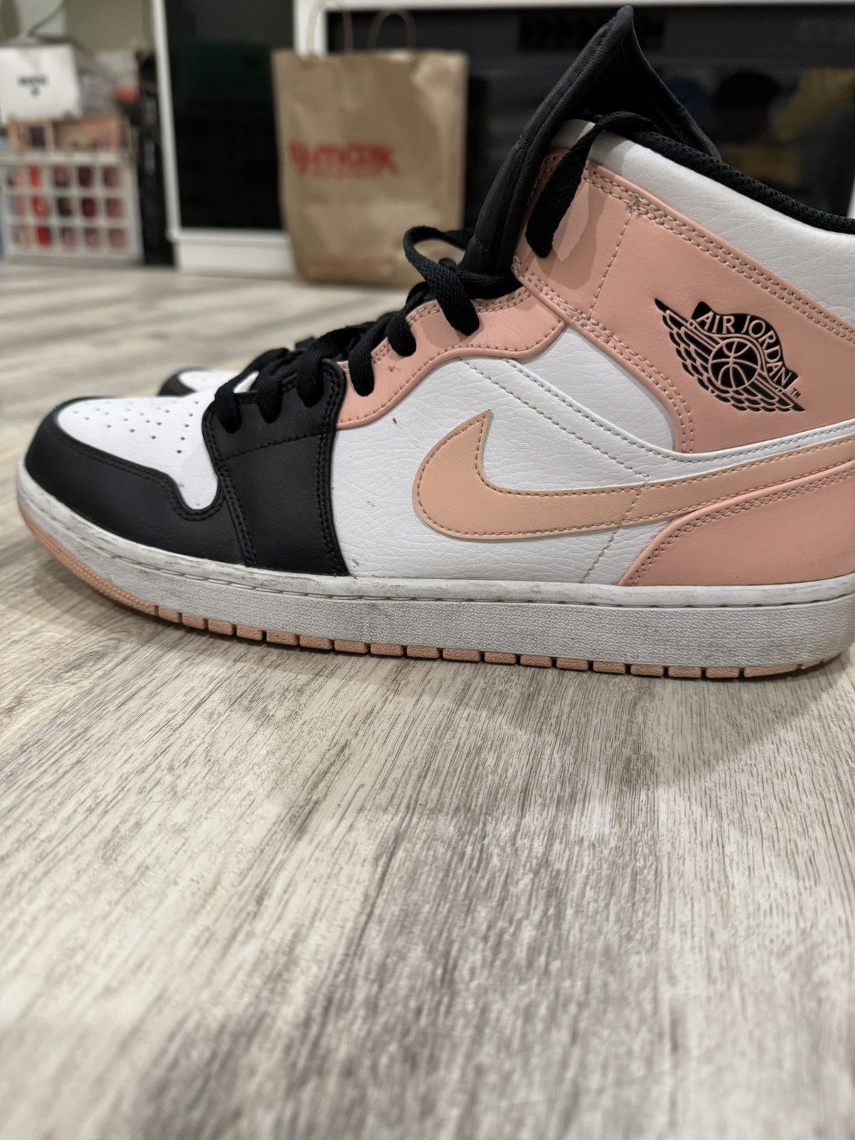 Jordan Brand × Nike Air Jordan 1 Mid Size US 12 / EU 45 - 5 Thumbnail