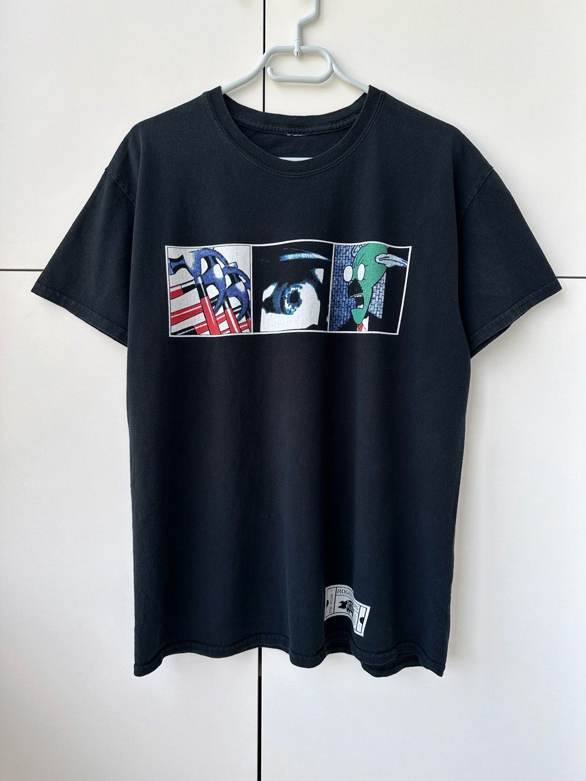 Pink Floyd Vintage 2000’s Pink Floyd Roger Waters Tee Size US L / EU 52-54 / 3 - 1 Thumbnail