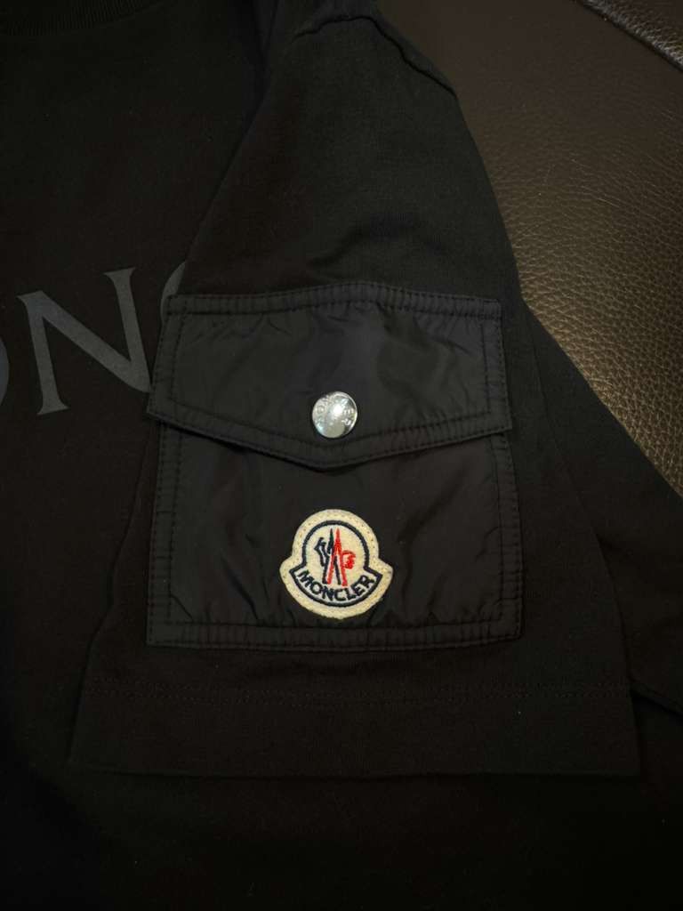 Moncler Moncler t shirt Size US M / EU 48-50 / 2 - 4 Thumbnail