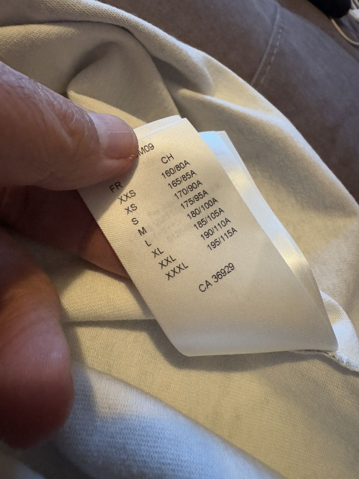 Louis Vuitton LOUIS VUITTON tshirt , real measurements by tape in photos Size US M / EU 48-50 / 2 - 13 Thumbnail