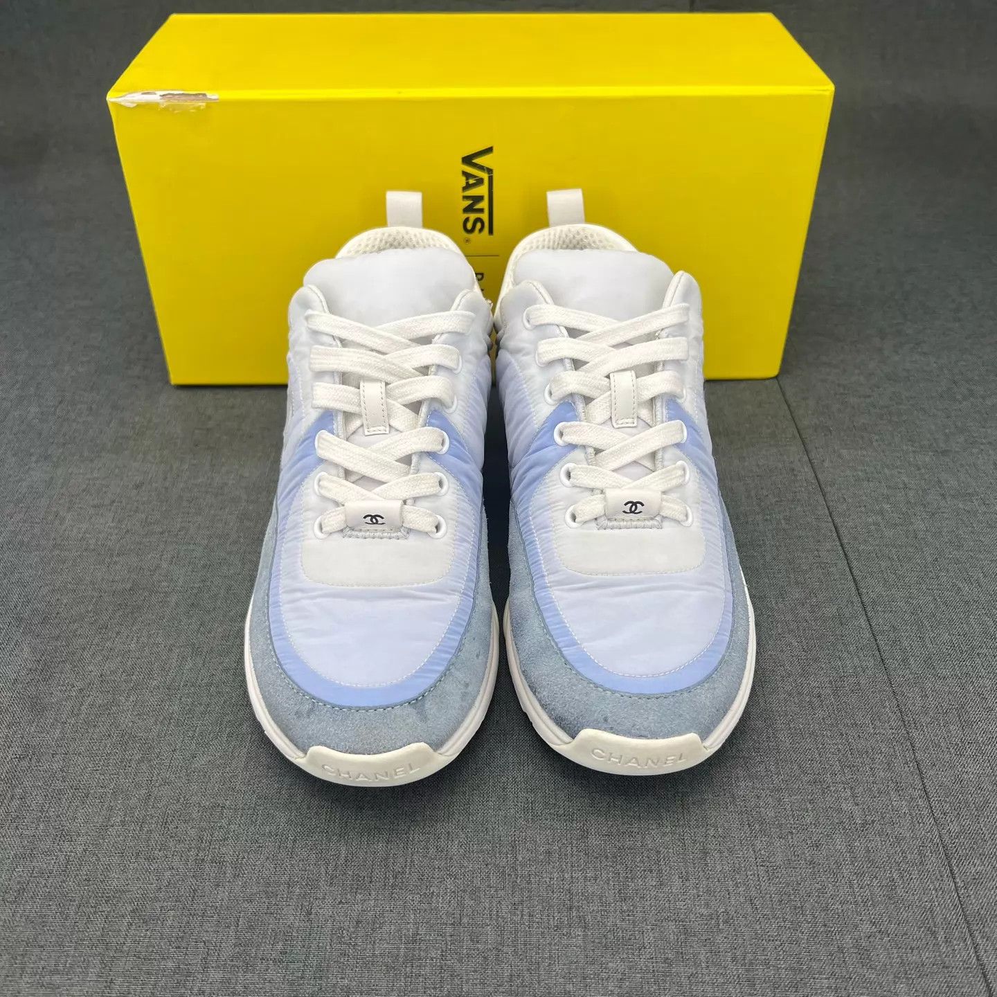 Chanel CHANEL CC White & Blue Sneakers 36.5 99 New With Box Size US 6 / IT 36 - 4 Thumbnail