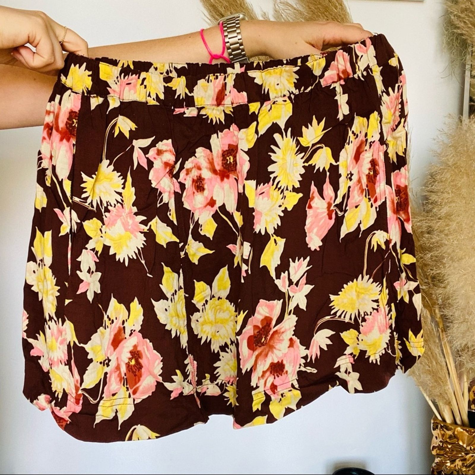 Vintage VINTAGE Y2K Brown Pink Floral Mini Skirt High Or Low Rise Size 30" / US 8 / IT 44 - 5 Thumbnail