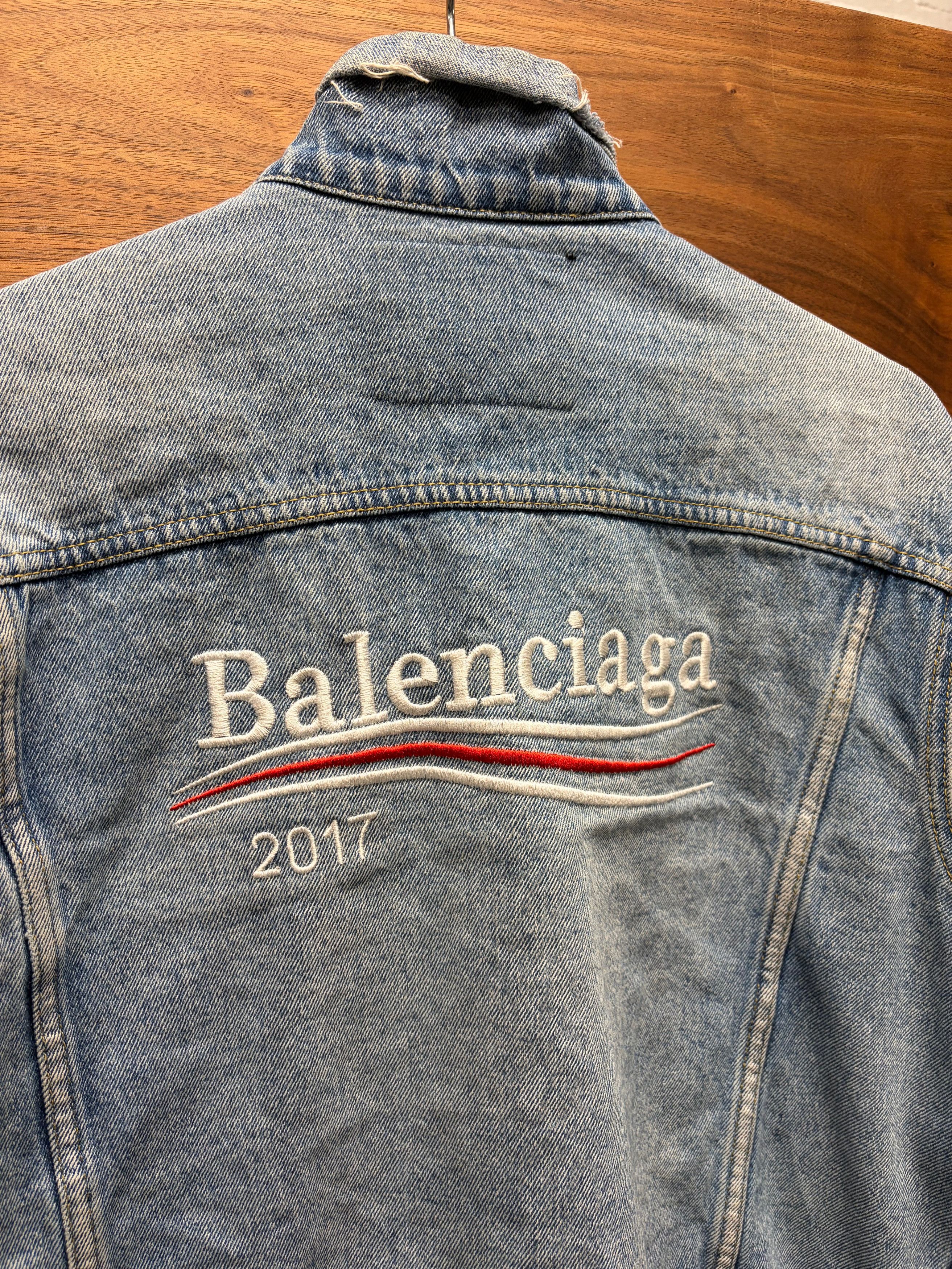 Balenciaga AW2017 Balenciaga ‘Campaign’ Embroidered Logo Light Wash Denim Jacket Size US L / EU 52-54 / 3 - 2 Thumbnail