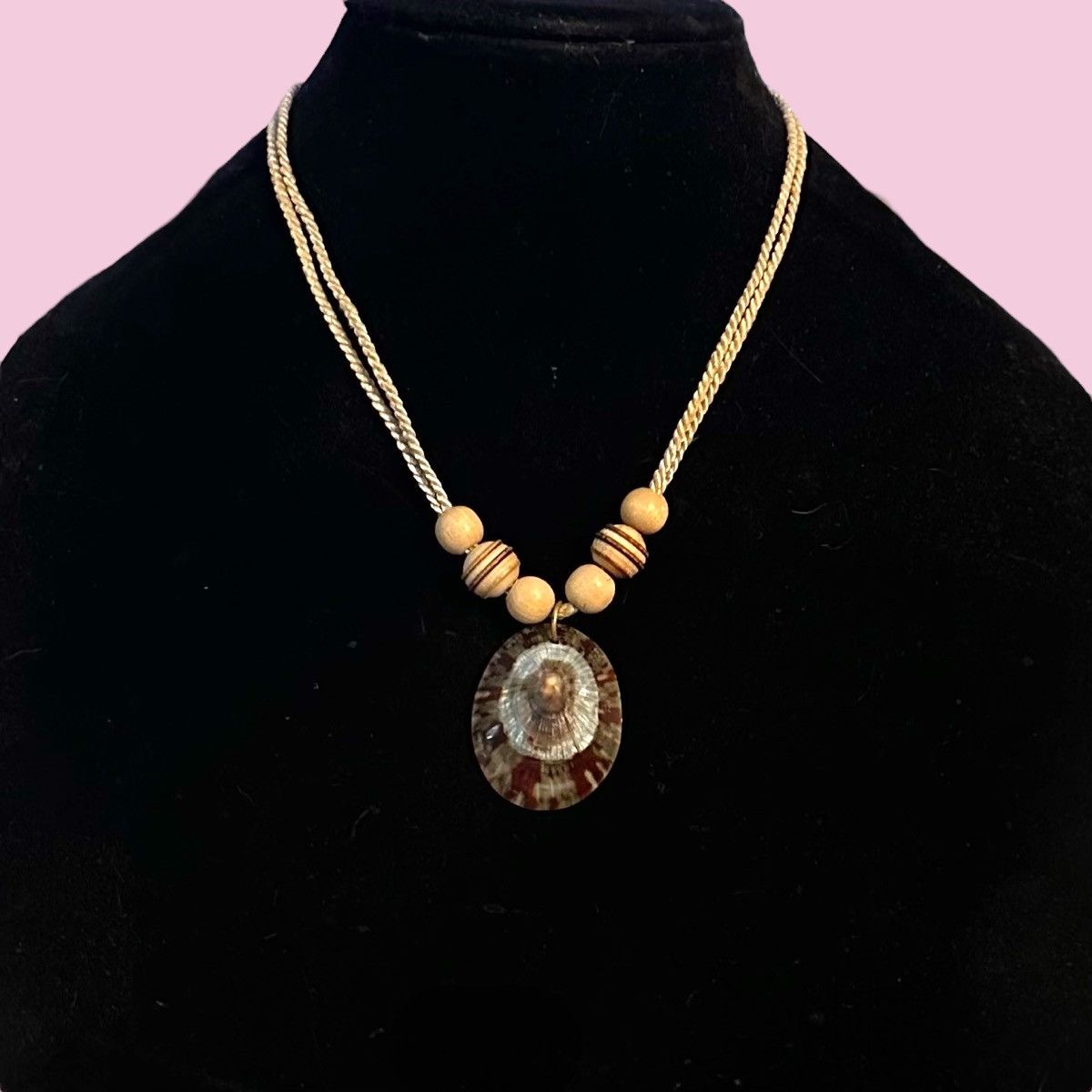 Vintage Vintage Limpet shell pendant cord necklace Size ONE SIZE - 1 Thumbnail
