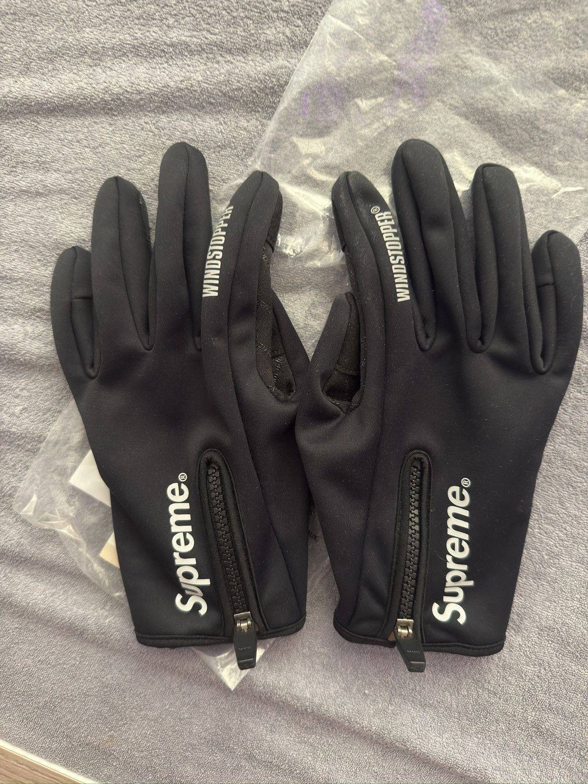 ★Supreme WINDSTOPPER Zip Gloves Black M★ Supreme WINDSTOPPER Zip Gloves 