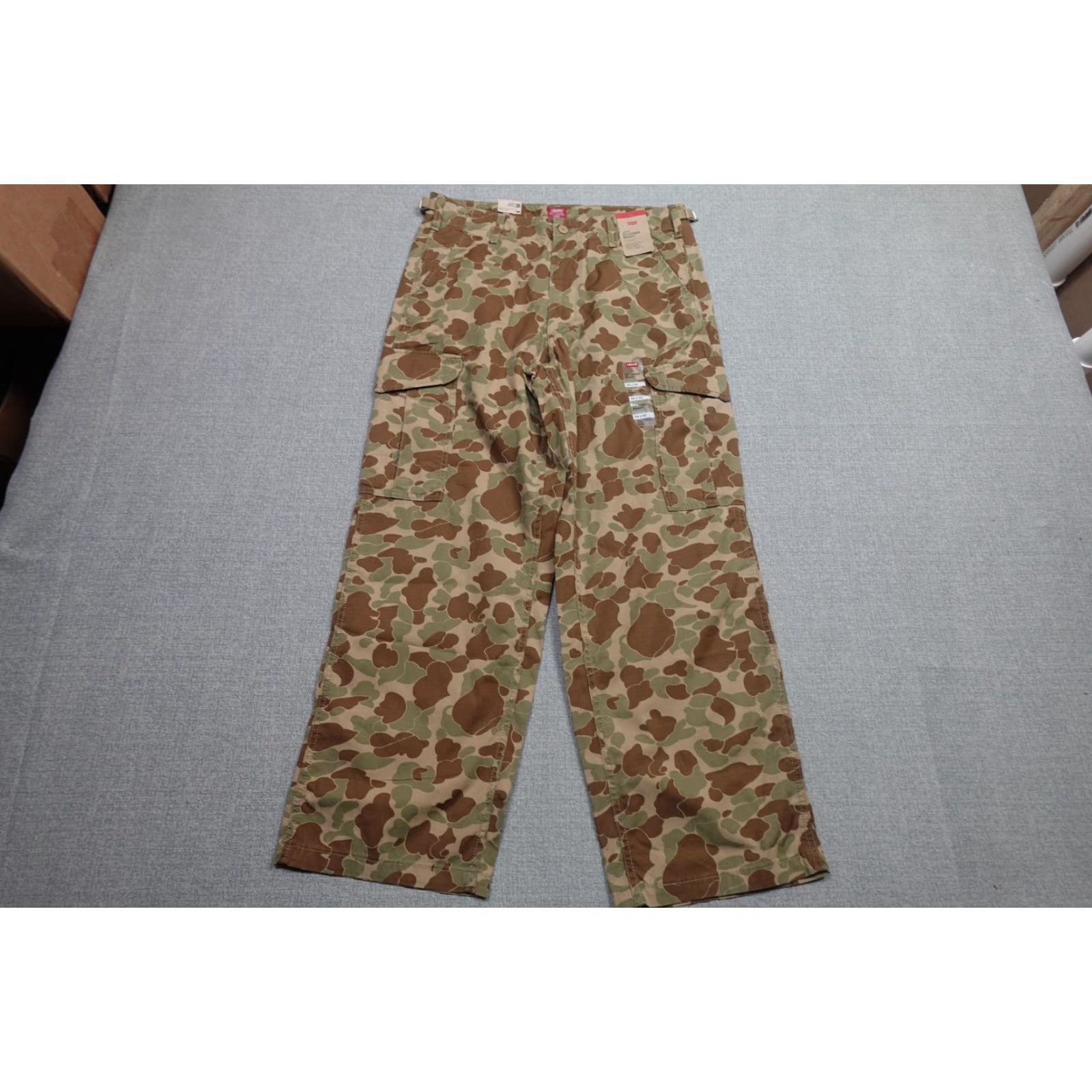 Levi's Levi's XX Cargo Baggy Pants Men 34x30 Camouflage Multicolor Workwear Cargo Pockets Adjustable Waist NWT Regular Inseam 30 Overall Size US 34 / EU 50 - 3 Thumbnail