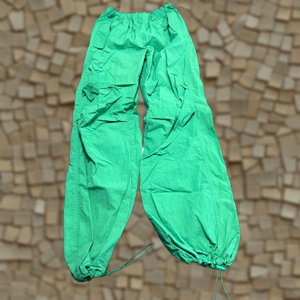 Vintage Love Tree Pants Women's Small Green Windbreaker Pants Elastic Waist Nylon Regular Modern Windbreaker Style Spring Fall Summer Shoes? Size 28" / US 6 / IT 42 - 1 Thumbnail