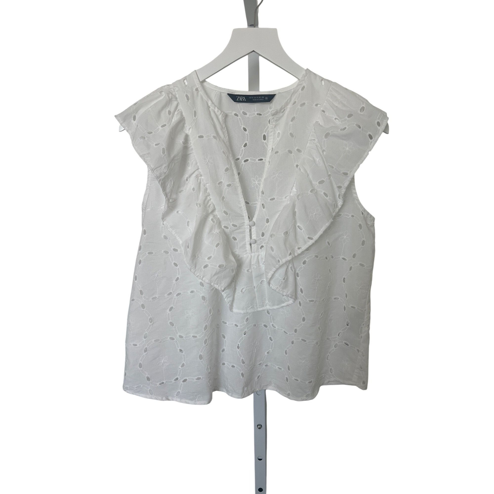 Zara White Eyelet Sleeveless Blouse With Ruffle Detailing