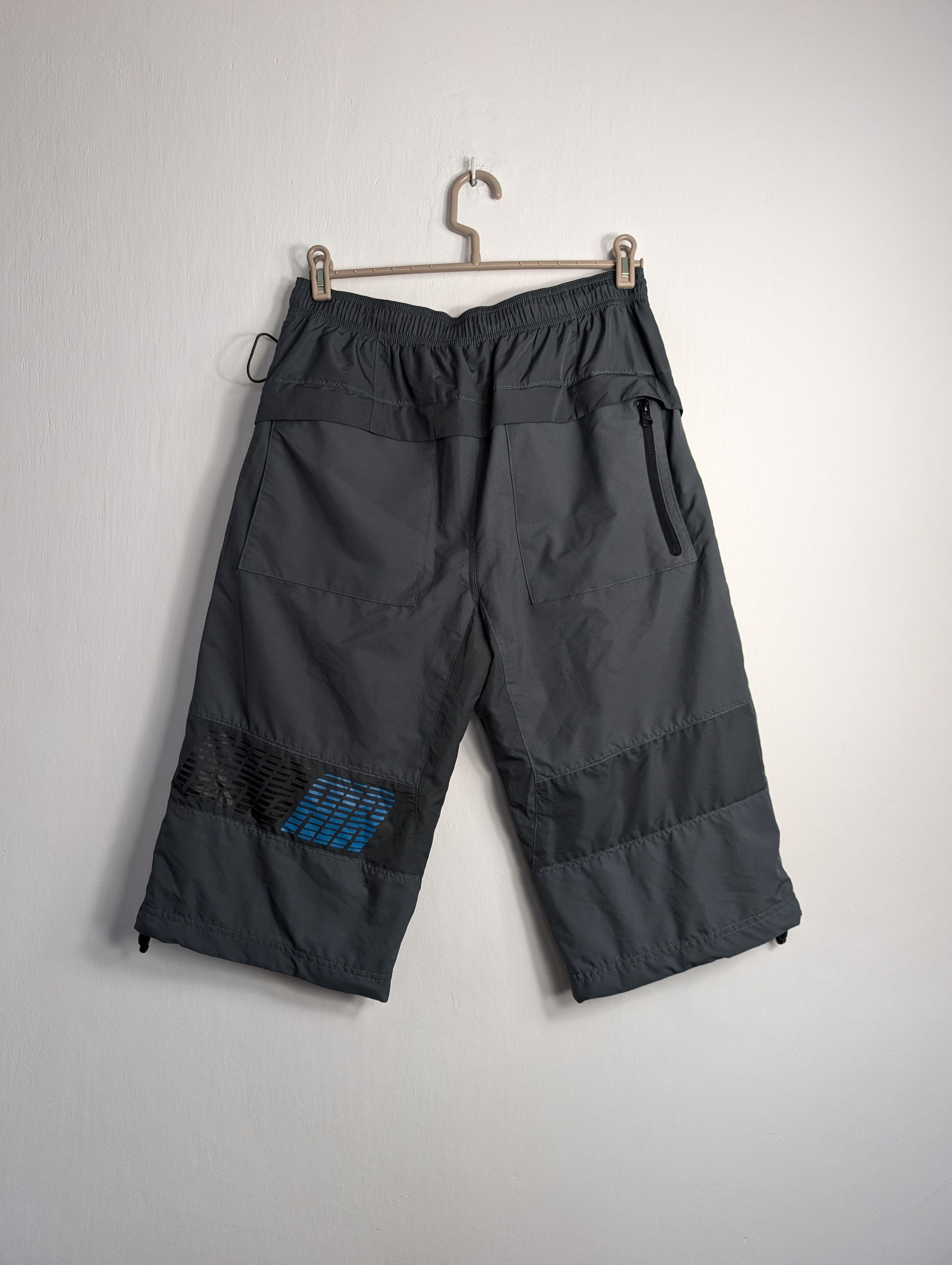 Nike Vintage Nike Y2K 00s 2/3 Shorts Embroidered Swoosh Logo Size US 32 / EU 48 - 4 Thumbnail