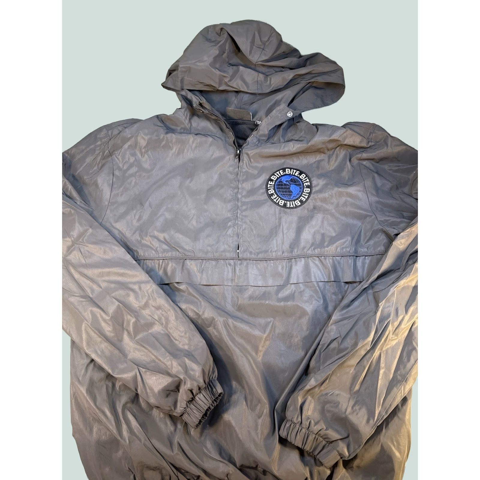 Vintage Bite This Mens Pullover Anorak Hooded Gray Jacket L Large Windbreaker Polyester Streetwear EDM Merch Size US L / EU 52-54 / 3 - 1 Thumbnail
