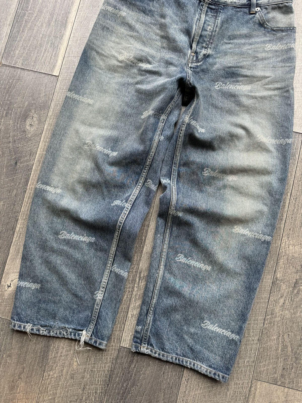 Balenciaga Balenciaga All Over Logo Light Wash Cropped Jeans - 31 Size US 31 - 2 Thumbnail