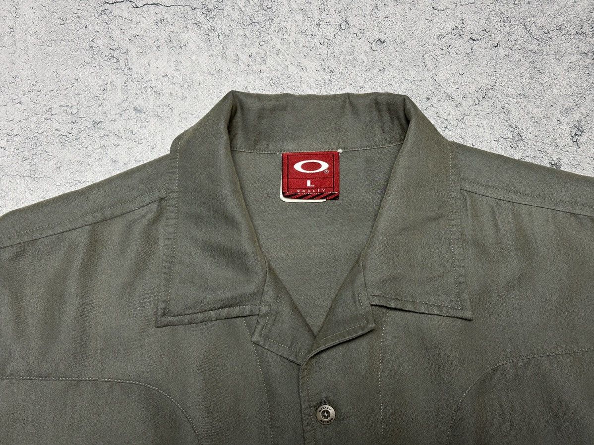 Vintage Vintage Oakley Software Metal Logo Shirt Size US L / EU 52-54 / 3 - 7 Thumbnail