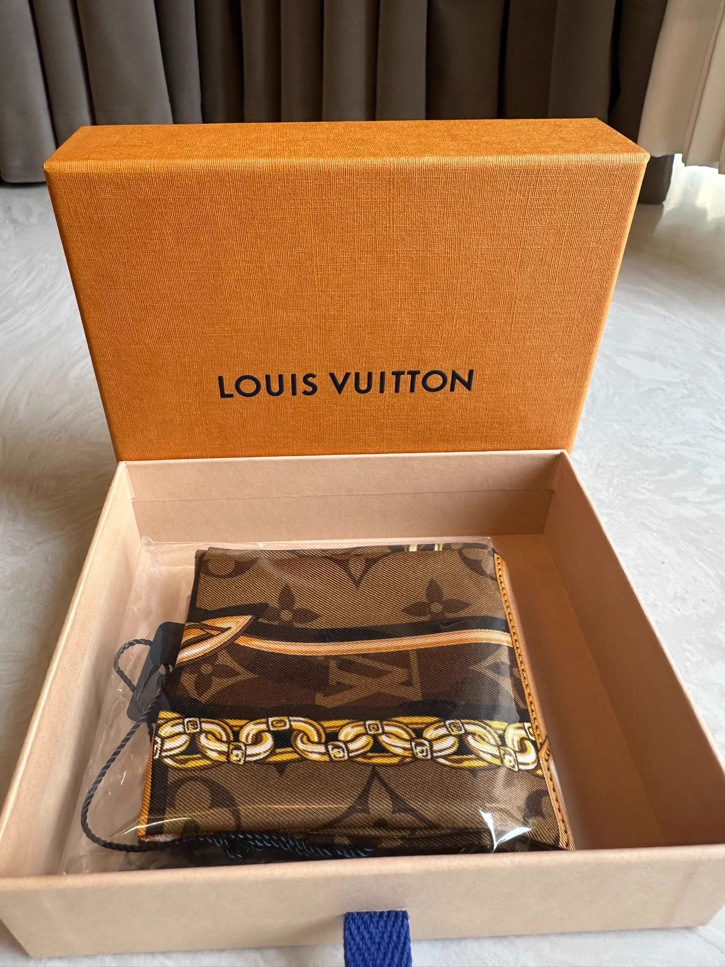 Louis Vuitton LV Monogram silk hair scarf NWT boxed Size ONE SIZE - 8 Thumbnail