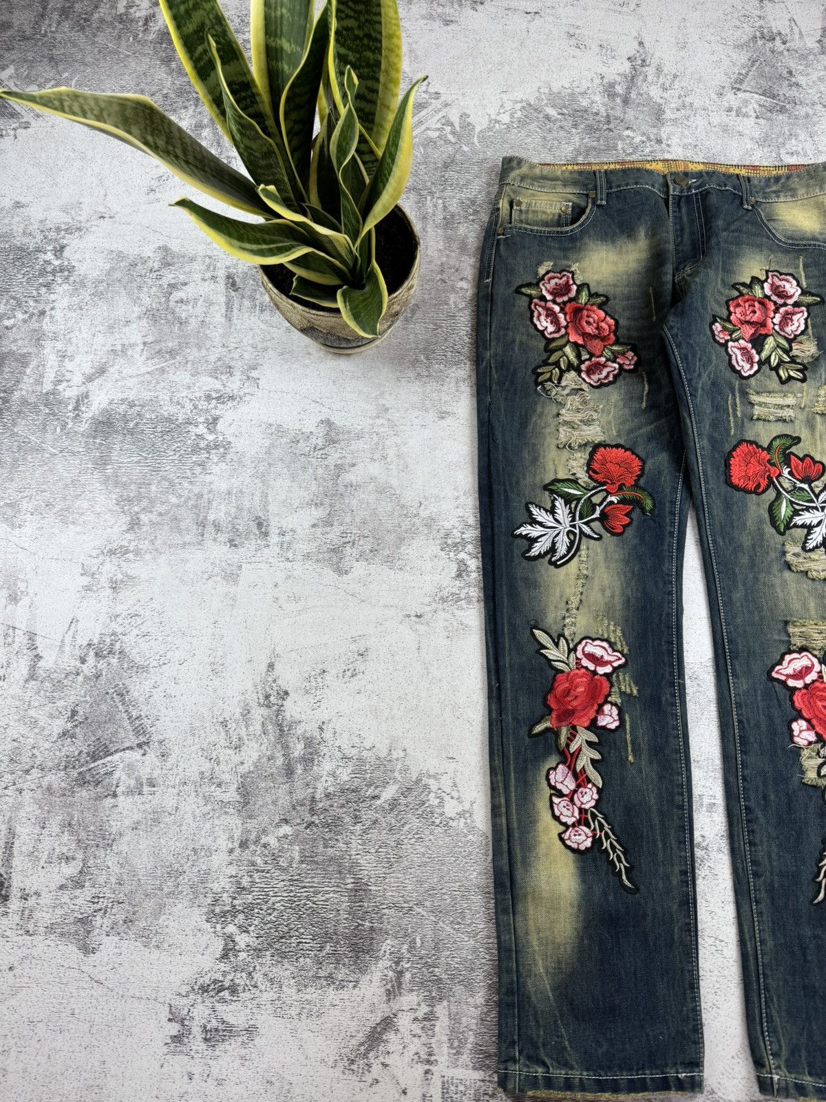 Japanese Brand Rose Embroidered Faded Skate Relaxed Jeans Pants Trousers Size US 38 / EU 54 - 3 Thumbnail