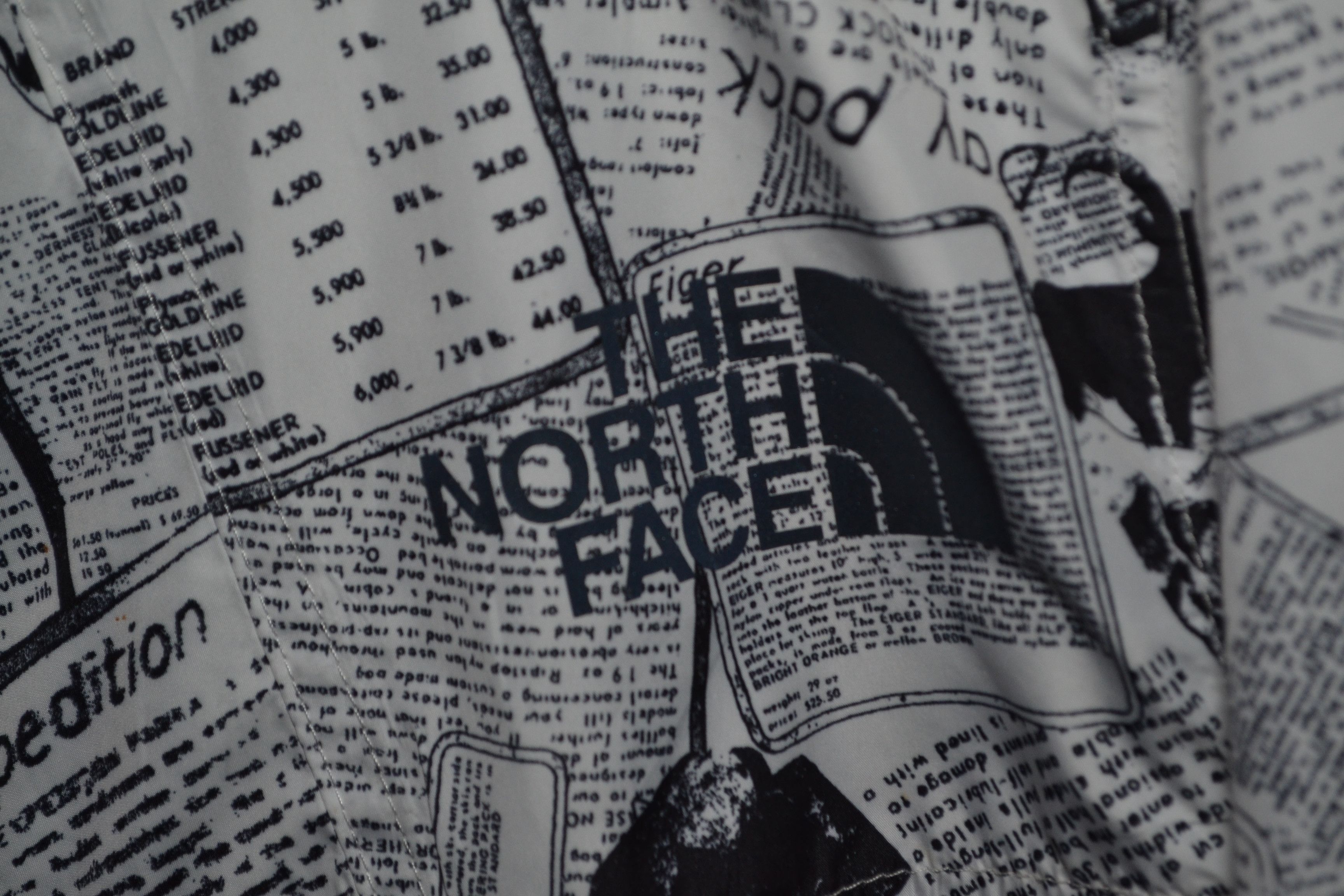 The North Face The North Face Newspaper Print Rain Jacket Anorak M Size US M / EU 48-50 / 2 - 3 Thumbnail