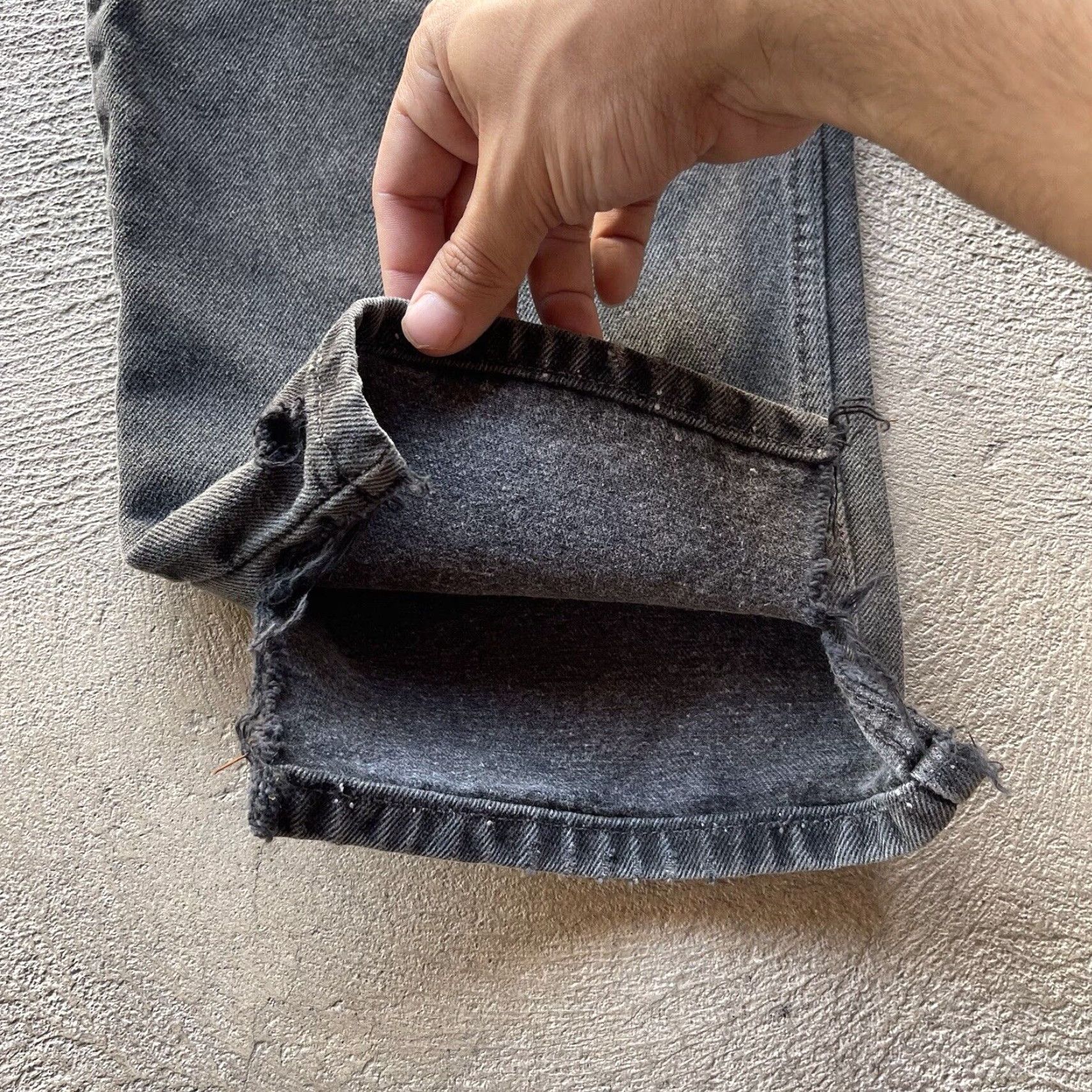 Levi's VINTAGE Levi's 550 Jeans Mens 34x30 Black Relaxed Fit Wide-Leg Denim 90s Size US 34 / EU 50 - 4 Thumbnail
