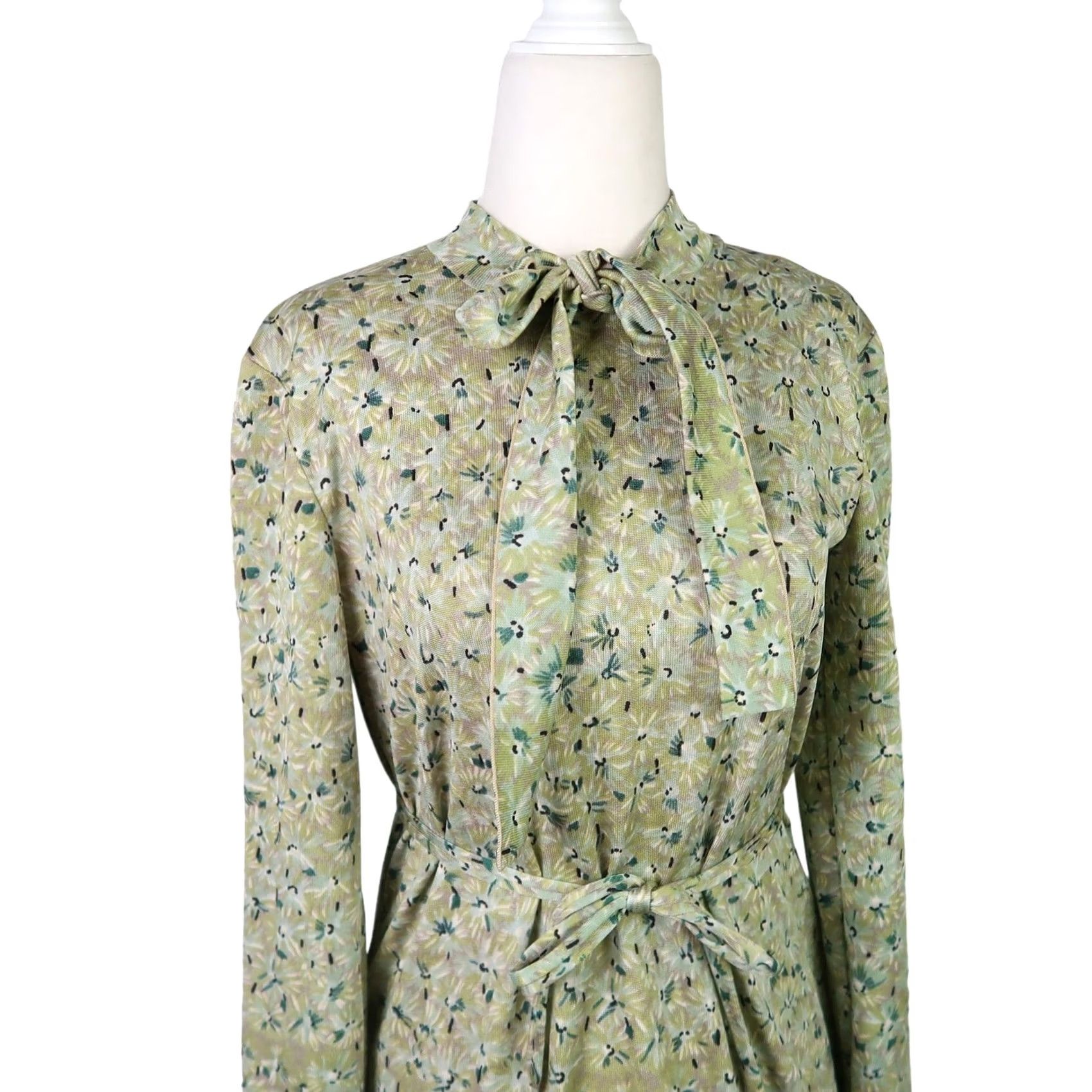 Vintage VINTAGE Vintage 70s light green floral print midi dress bow tie S Size S / US 4 / IT 40 - 2 Thumbnail