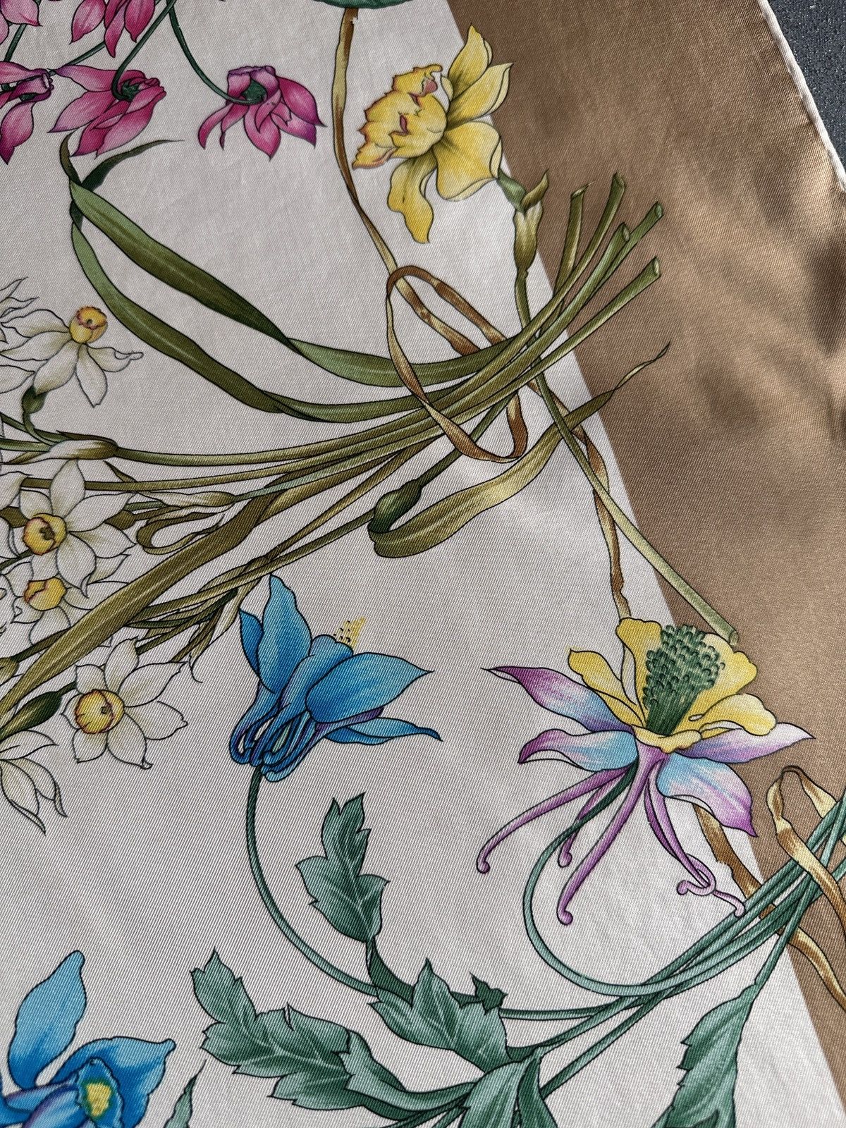 Gucci Vintage GUCCI Light Brown Floral Print Silk Scarf Size ONE SIZE - 11 Thumbnail