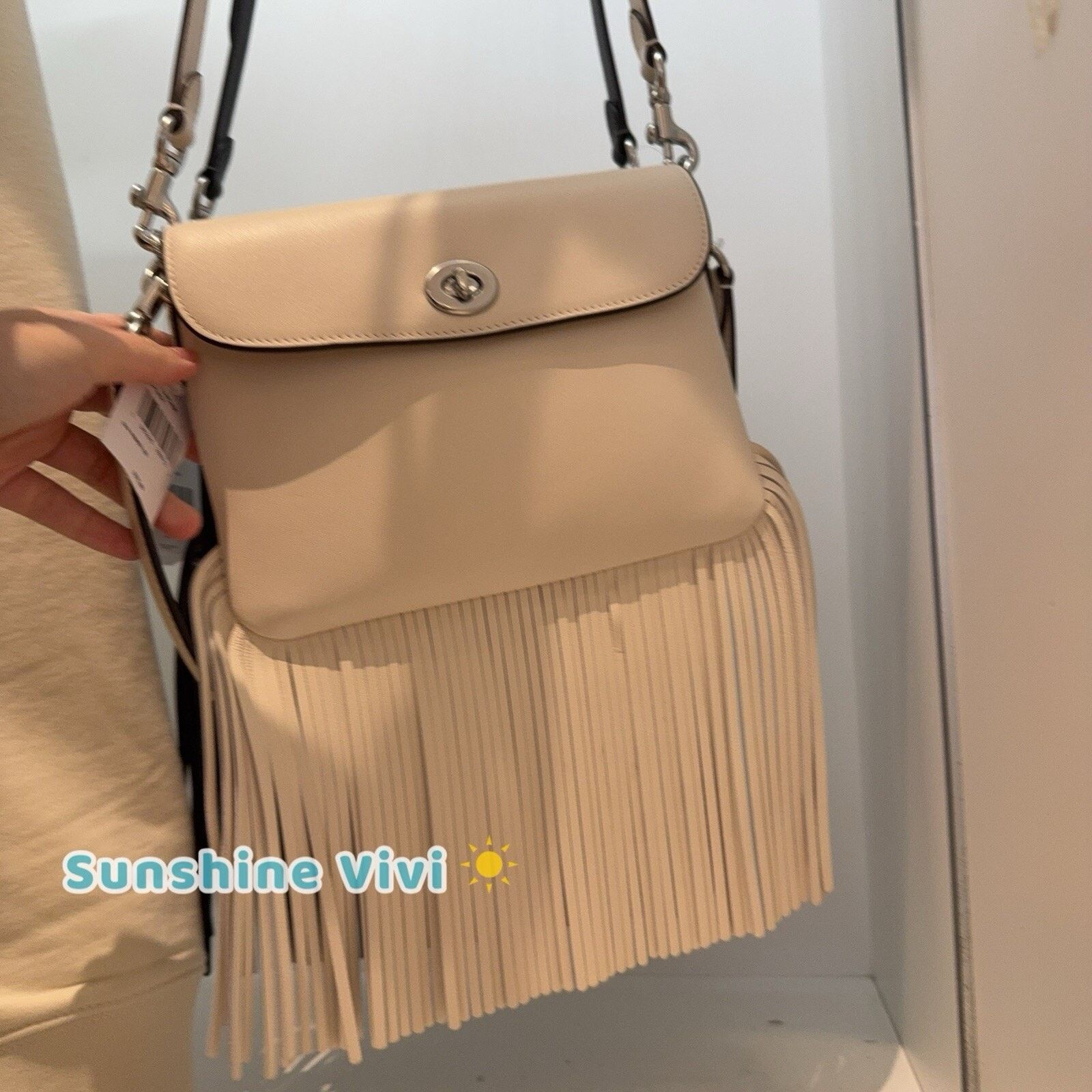 Coach NWT Coach 1964 Fringe Glovetann Leather Crossbody Bag Chalk Size ONE SIZE - 2 Thumbnail