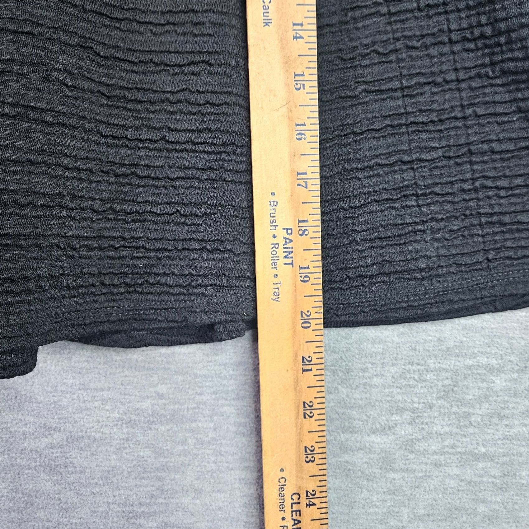 Anthropologie Maeve Anthropologie Black Textured A-Line Skirt XS Womens Short Skirt Button Closure Knit Polyester Acrylic Fall Spring Summer Winter Made USA Size 26" / US 2 / IT 38 - 5 Thumbnail