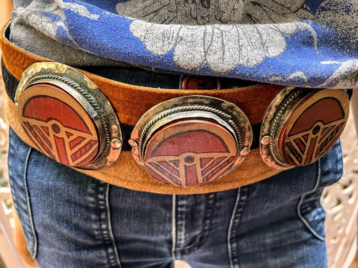 Vintage Vintage 70s artisan wide leather belt with medallion detail Size ONE SIZE - 4 Thumbnail