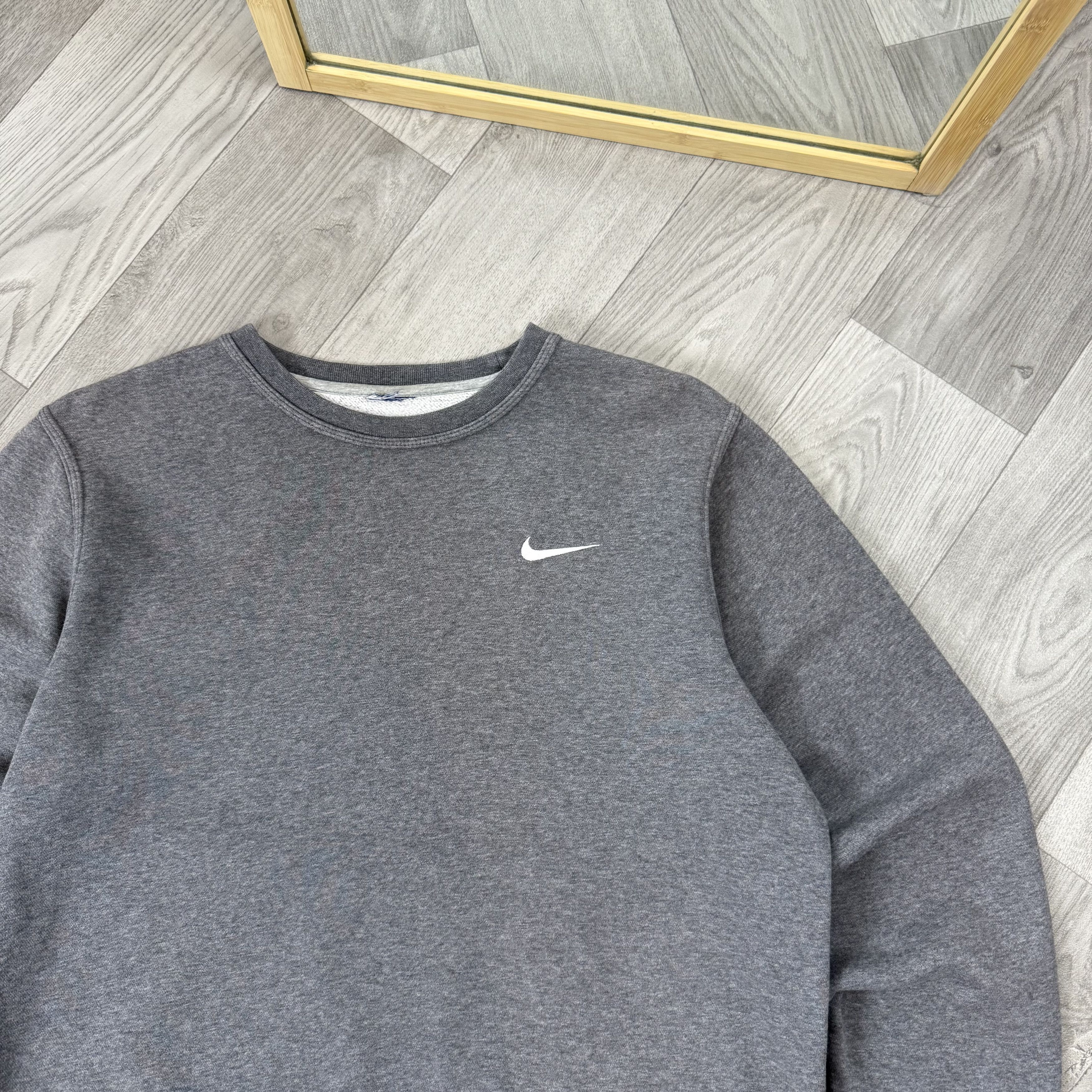 Nike Vintage Nike 90s Small Swoosh Grey Crewneck Sweatshirt Size US M / EU 48-50 / 2 - 5 Thumbnail