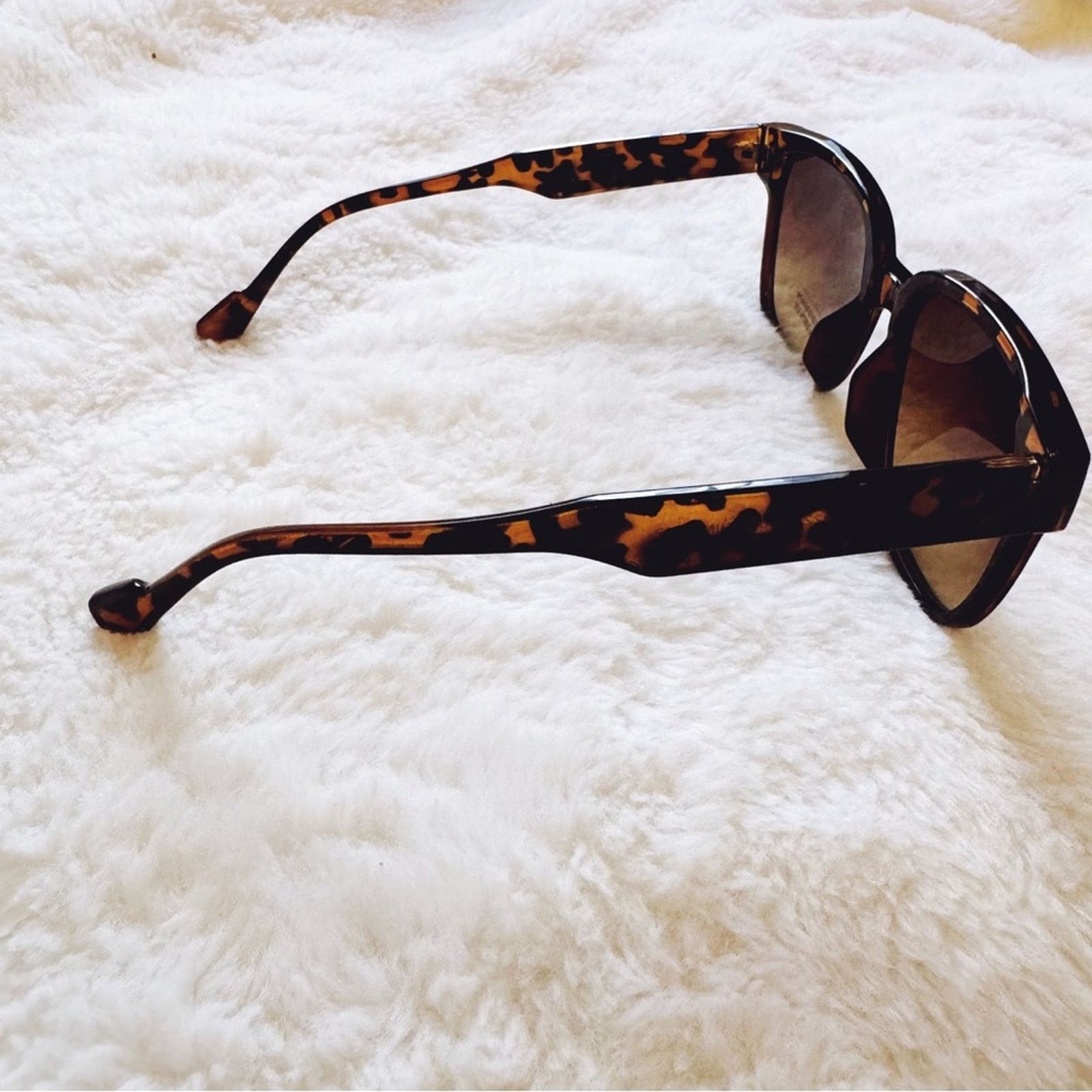 Other Oliver Tortoise Brown Oversized Chic Sunglasses Size ONE SIZE - 6 Thumbnail