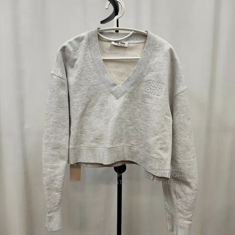 Miu Miu Miu Miu Size XS Cotton ladies V-neck short sweater Size XS / US 0-2 / IT 36-38 - 1 Thumbnail