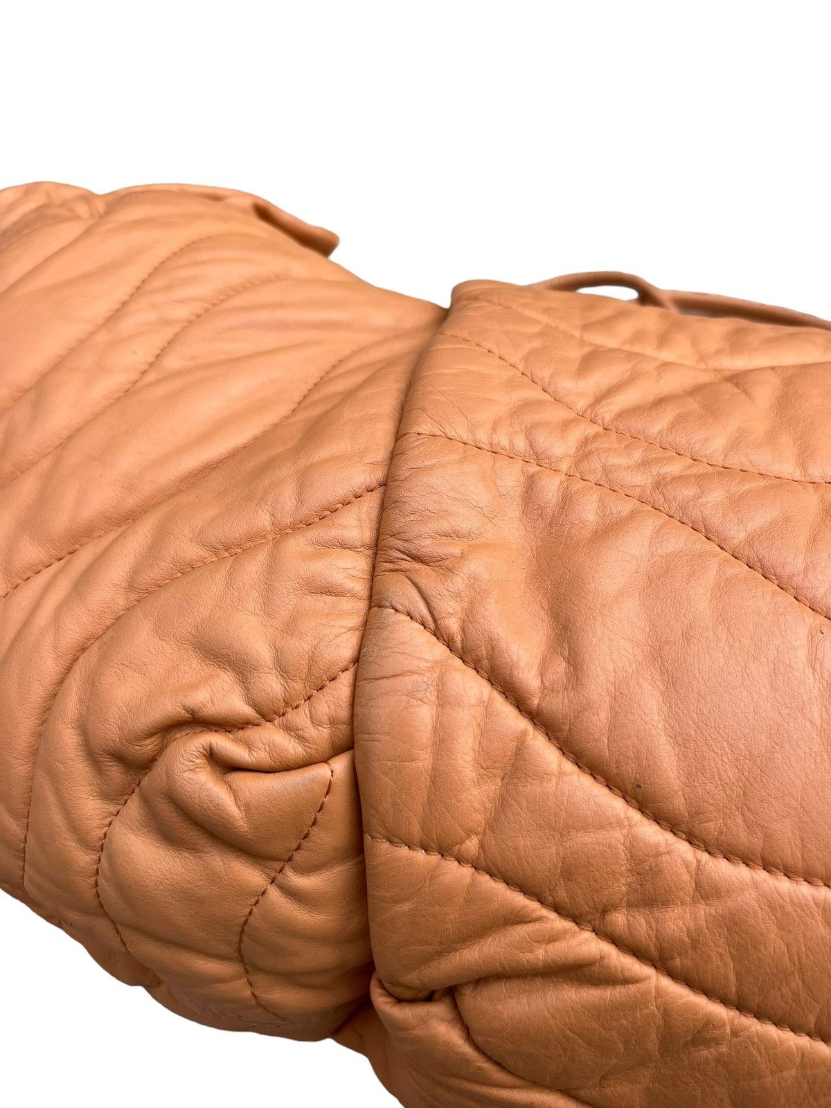 Japanese Brand × Leather Hyde Sacha Knight Quilt Puffer Large Leather Bag Size ONE SIZE - 10 Thumbnail