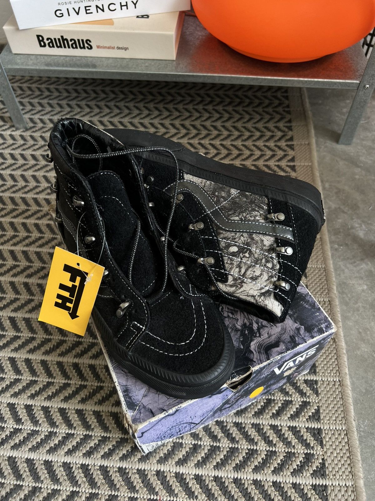 Vans Vans Sk8-Hi Size US 7 / EU 40 - 9 Thumbnail